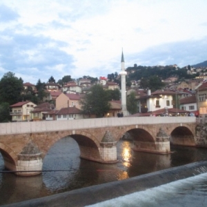 Sarajevo Le pont latin sur lequelles deux jeunes gens furent abattus par un snipper