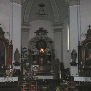 Le choeur et la statue miraculeuse de "Notre-Dame des Vertus" 