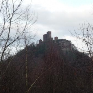 Le Trifels et son chateau dans lequel Richard coeur de Lion fut emprisonne.  