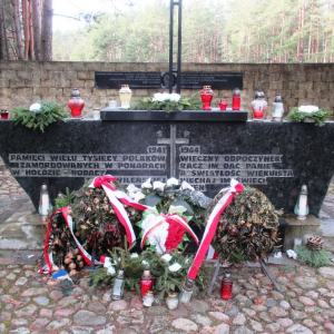 Le massacre de Paneriai ( Lituanie ) ( Photo F. Detry ) Le massacre de Paneriai ( Lituanie ) ( Photo F. Detry )