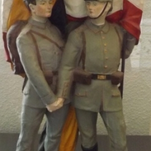 Statuette representant l' alliance allemande et austro-hongroise ( decouverte recente a Malmedy )