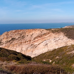 Vue imprenable sur la plage dos Lagosteiros en contre-bas ( Photo F. DETRY)