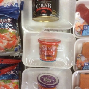  Emballage stupide : La conserve conserve le crabe et le plastique conserve la conserve.