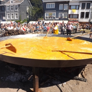 MALMEDY                         10000 œufs pour deux omelettes géantes et … savoureuses !     