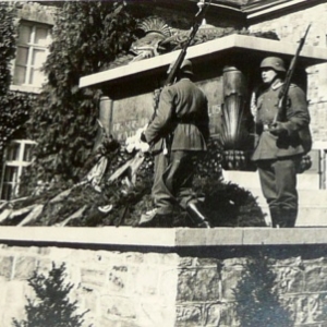 Le cenotaphe pendant la dernière guerre