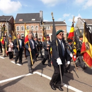 L' arrivee des drapeaux