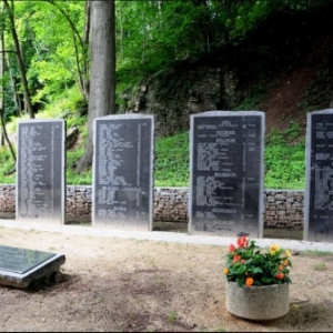 Le monument a proximite de la Cathedrale