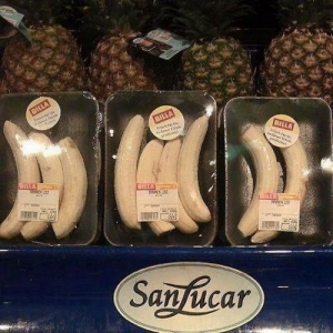Emballage stupide : Grâce au plastique, les bananes restent fraiches (un peu comme si elles avaient une peau finalement)