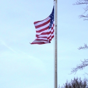 Le drapeau au haut du mat