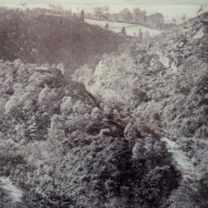 Le "cirque des geants ", sorte de promontoire entoure par la riviere