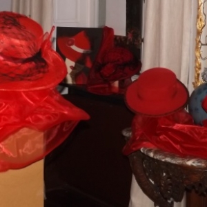  Les chapeaux de Maria exposés à la Maison Villers