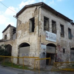 Batiments abandonnes a proximite de la zone frontaliere