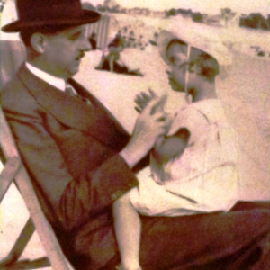 De Gaulle et sa fille Anne ( photo : F.Detry )