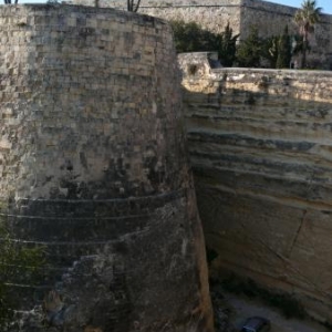 Les remparts de la cite