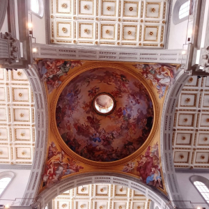 Le plafond et la coupole de l'église San Lorenzo (photo F. Detry )