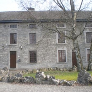 la maison de la vigne en face de l'église