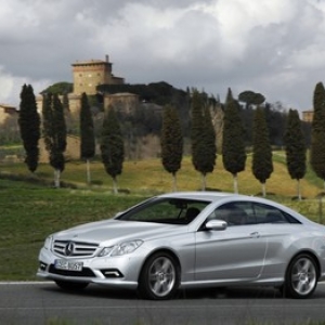 Une Mercedes E-Klasse Coupé dans le Sud de l’Angleterre. 