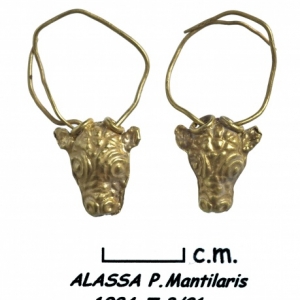 Paire de boucles d'oreille a tete de taureau. Alassa Pano Mandilaris. Âge du Bronze recent 1550 1050 av. J.-C. 