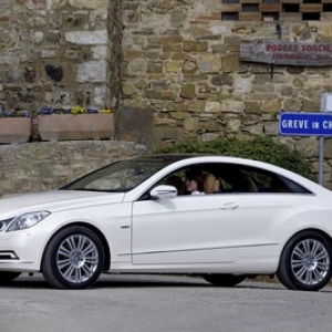 Une Mercedes E-Klasse Coupé dans le Sud de l’Angleterre. 