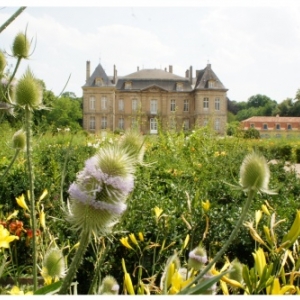 Chateau de la Grange et Jardin des Prairiales a Manom