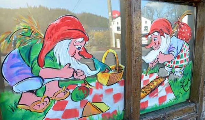 Achouffe peinture sur vitrine printemps Achouffe peinture sur vitrine printemps