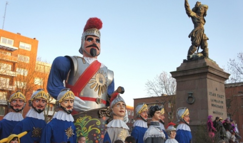 Les Geants pres de la statue de Jean Bart