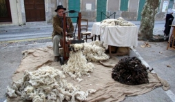 Cardeur de laine, pour faire un matelas.
